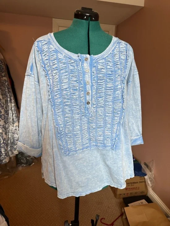Oli & Hali Light Blue Ruched Henley Top - Picture 4 of 11